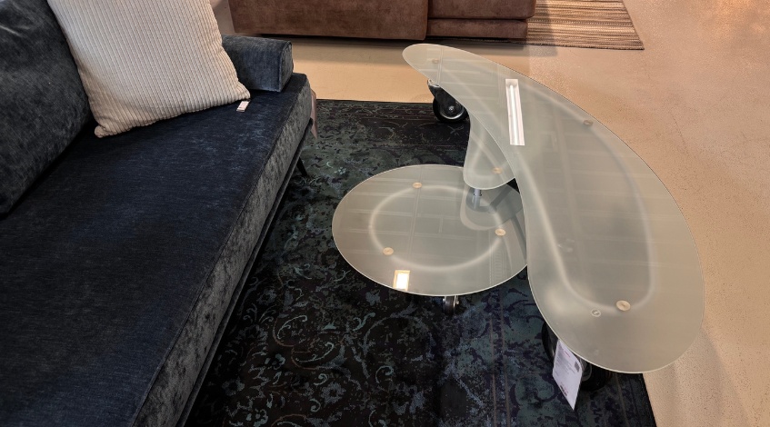 Couchtisch mit 3 Glasplatten auf Rollen